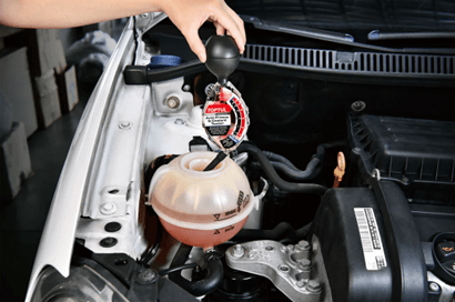 ¿Qué es un tester de refrigerante y cómo se usa en talleres automotrices?